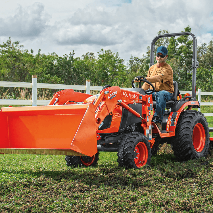 Kubota B2601 Tractor with Loader